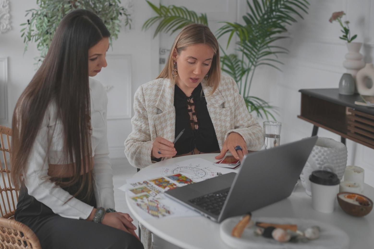 Early operational budget planning session at dexaminova headquarters